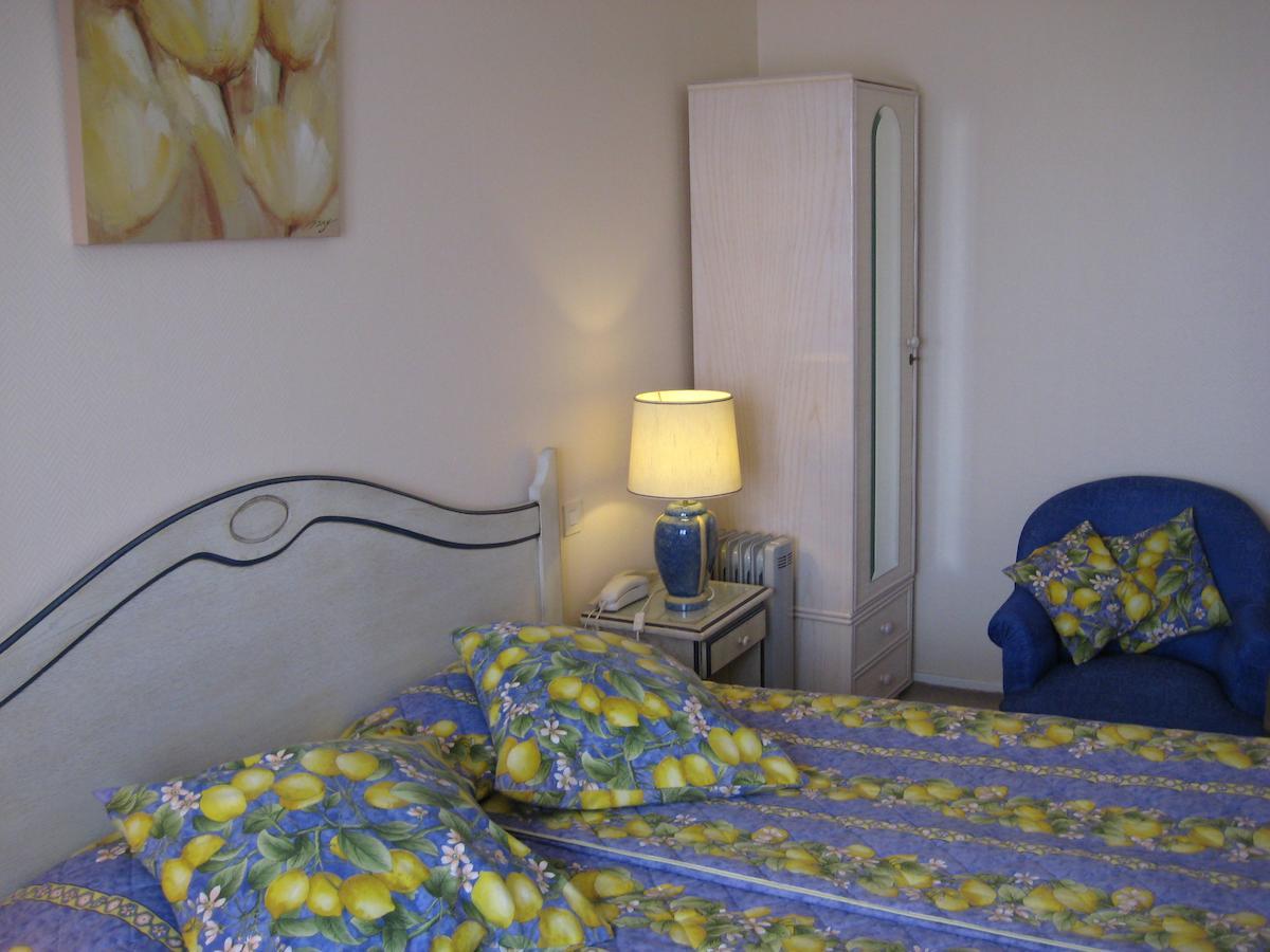 Hotel Bellevue De Tradition Familiale Morcenx Quarto foto