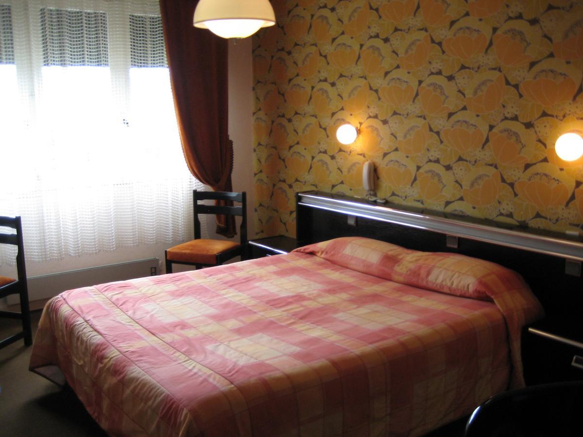 Hotel Bellevue De Tradition Familiale Morcenx Quarto foto