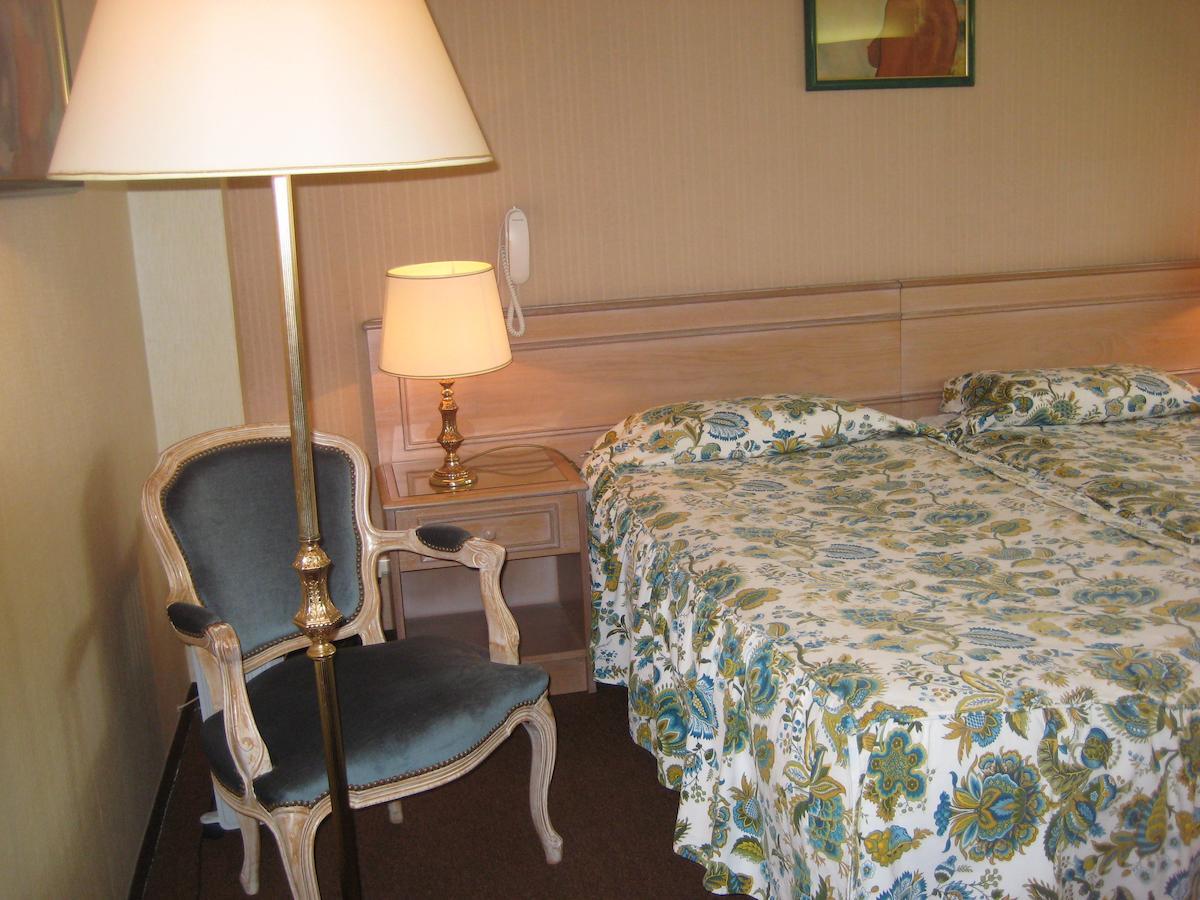 Hotel Bellevue De Tradition Familiale Morcenx Quarto foto