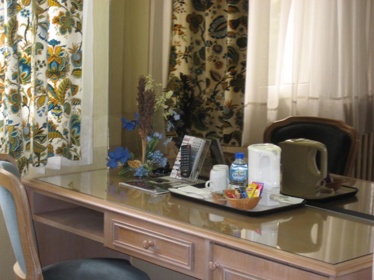Hotel Bellevue De Tradition Familiale Morcenx Quarto foto